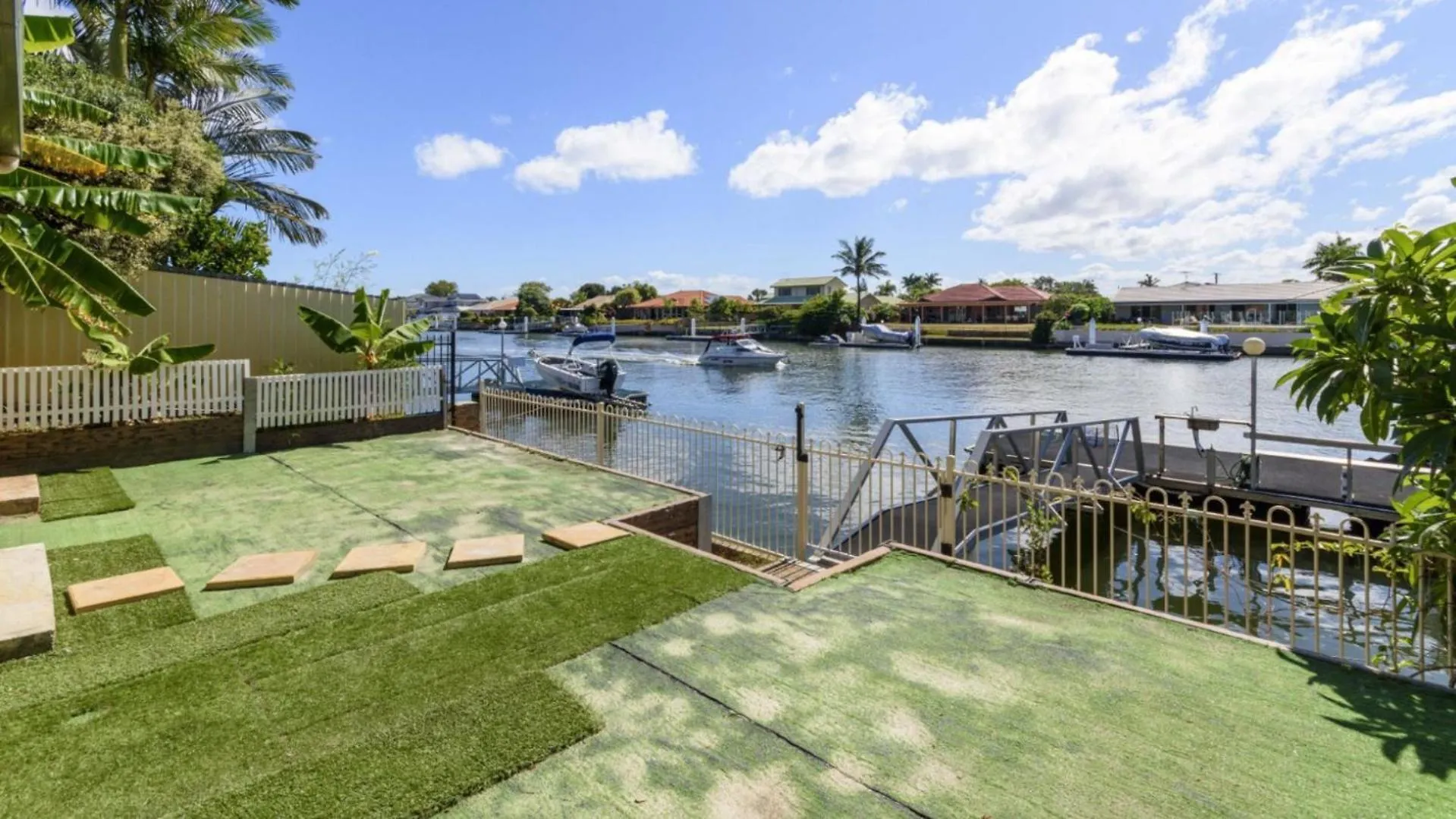 'Fisherman'S Dream On The Canal' Banksia Beach